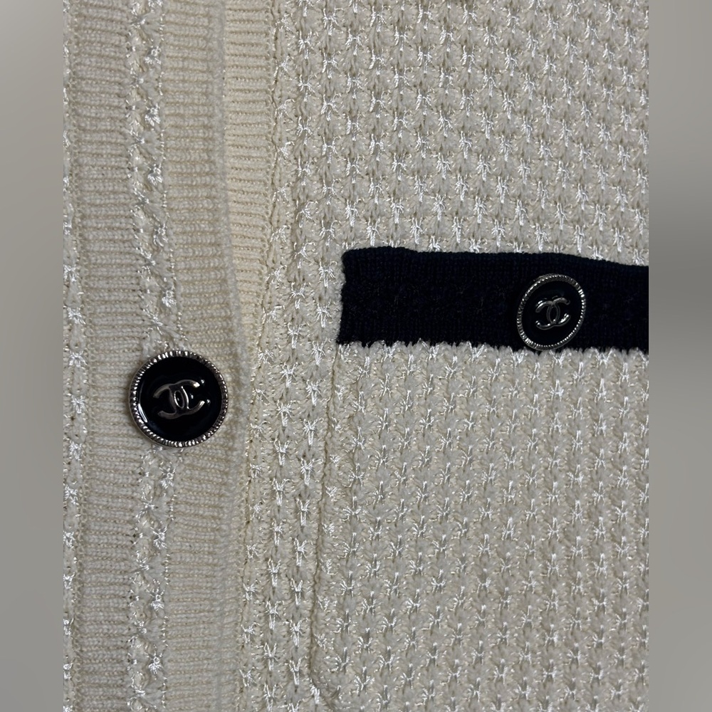 EUC Chanel Ivory Midweight Knit Short Sleeve Jacket with Black Trim size 34 - Picture 4 of 12